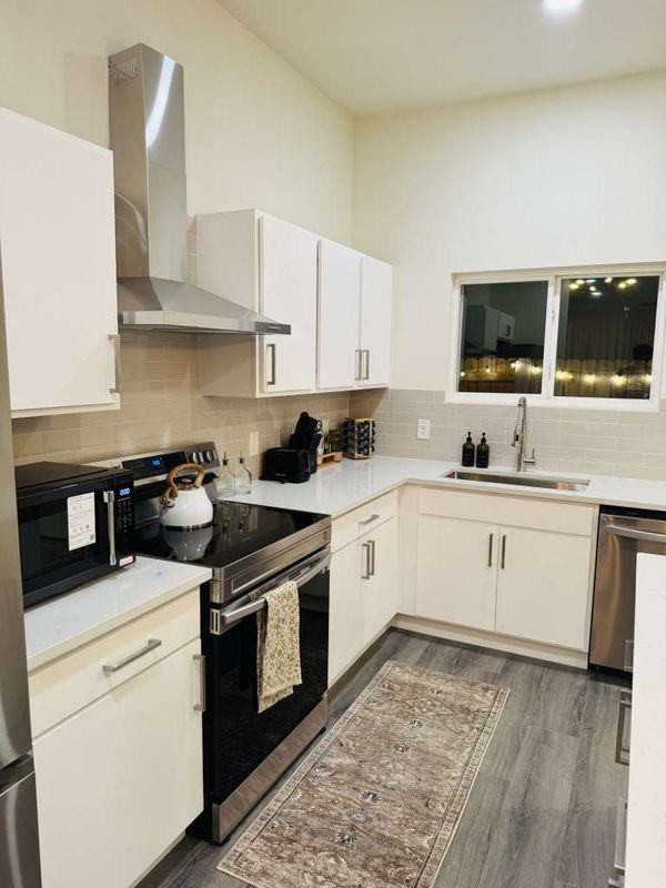 1031 S Gevers St - Photo 4 of 14
