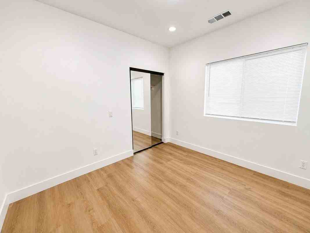 617 Acacia St - Photo 5 of 11