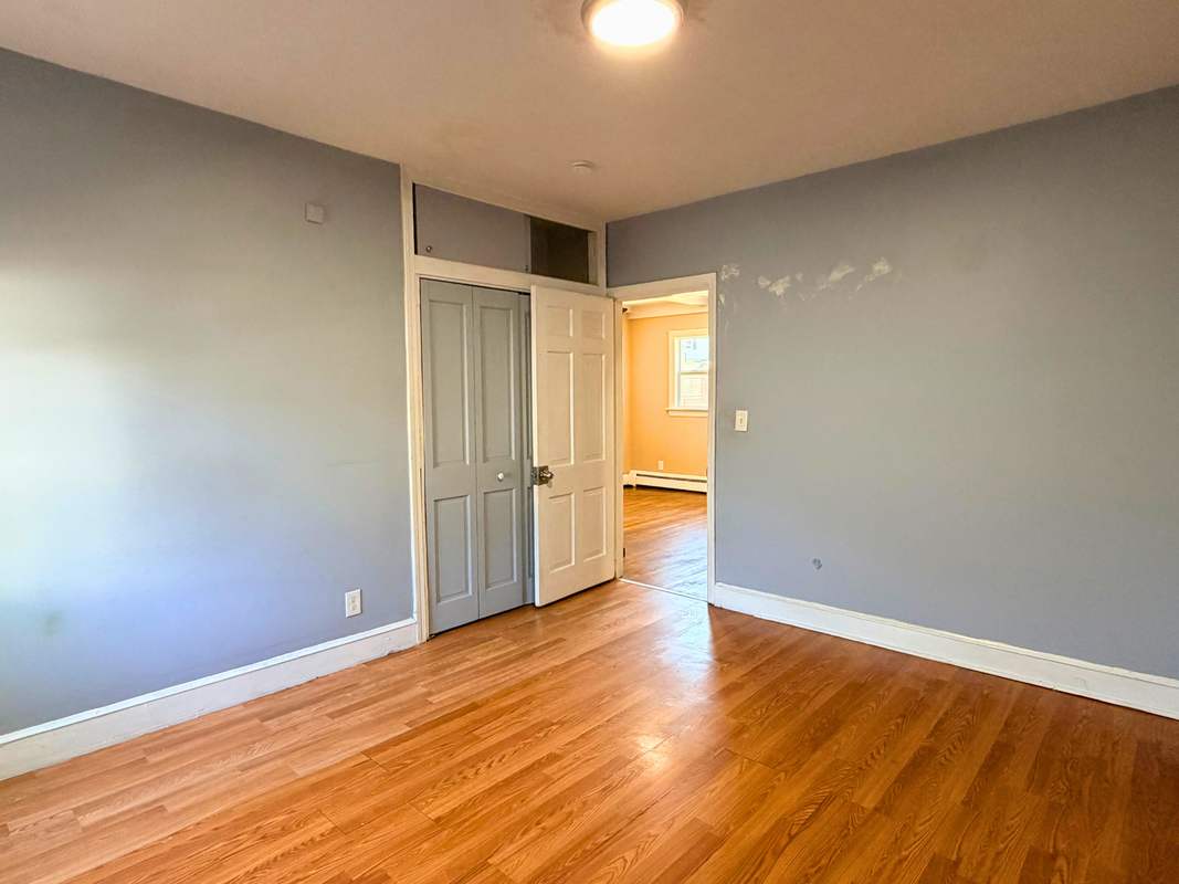 136 Seamans St ##1r - Photo 2 of 12