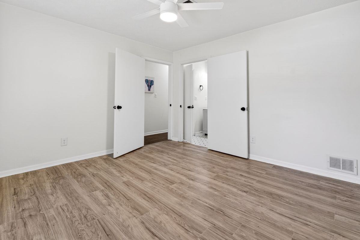 11525 Matthews Trl - Photo 3 of 40