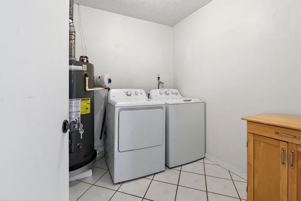 11525 Matthews Trl - Photo 5 of 40