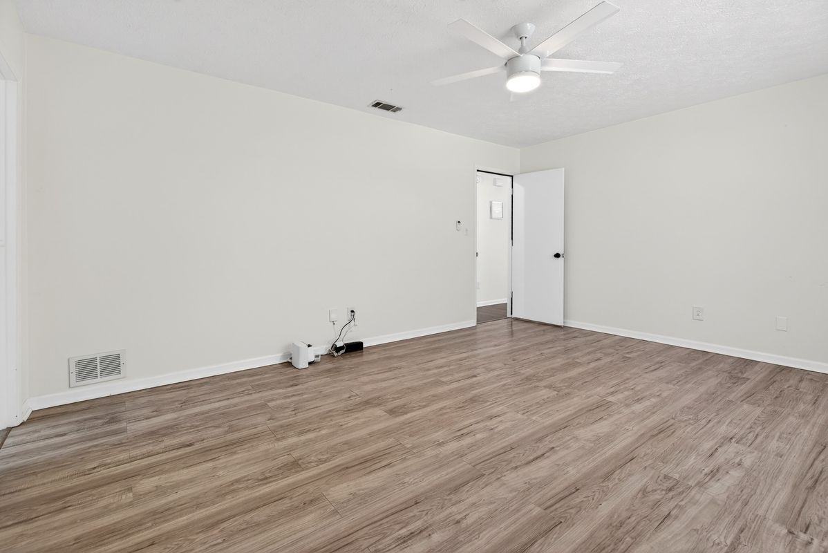 11525 Matthews Trl - Photo 6 of 40