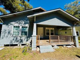 featured image of 601 E 60th St
