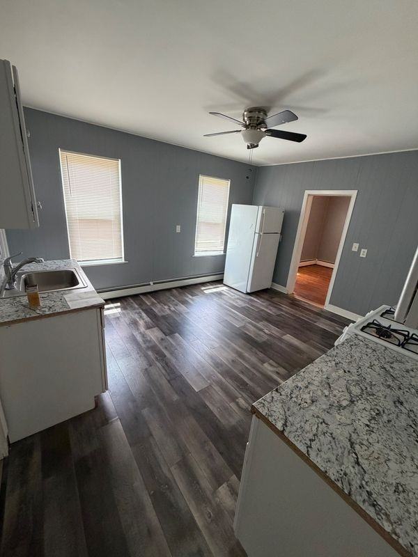 53 Carlton St - Photo 3 of 12
