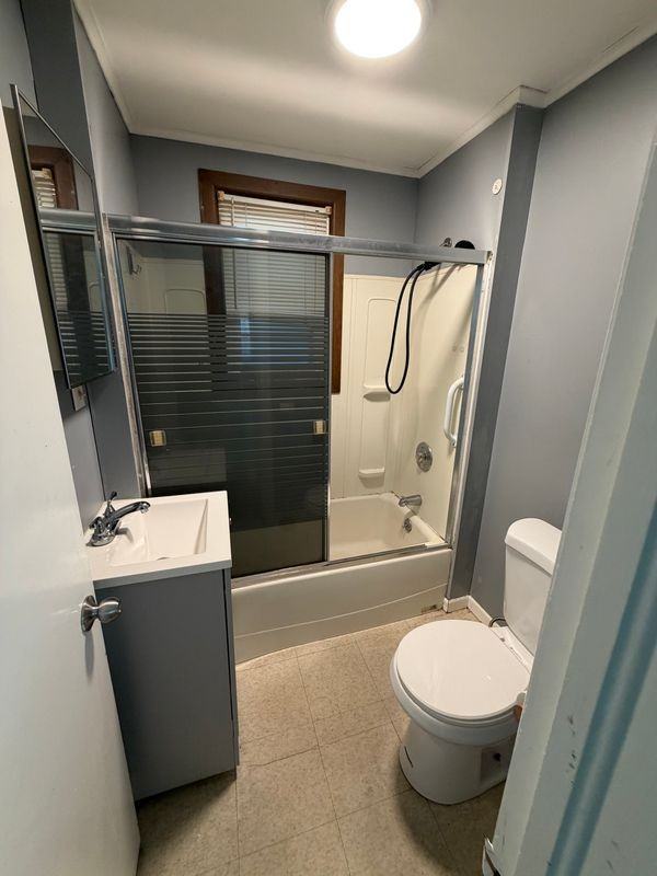 53 Carlton St - Photo 5 of 12
