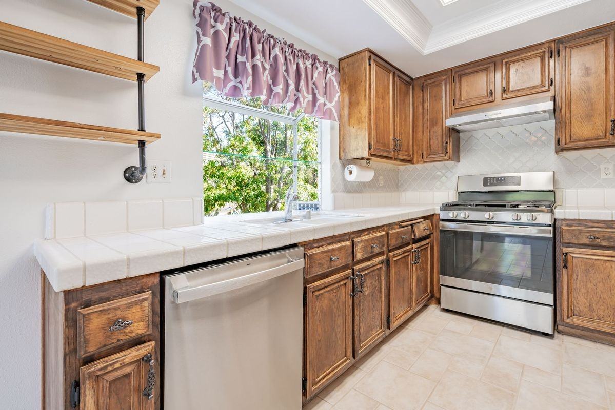 426 Algonquin Dr - Photo 5 of 11