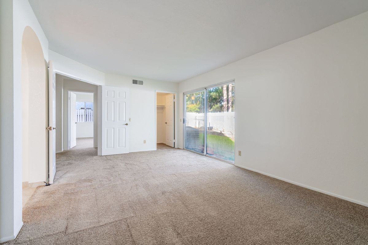 426 Algonquin Dr - Photo 6 of 11