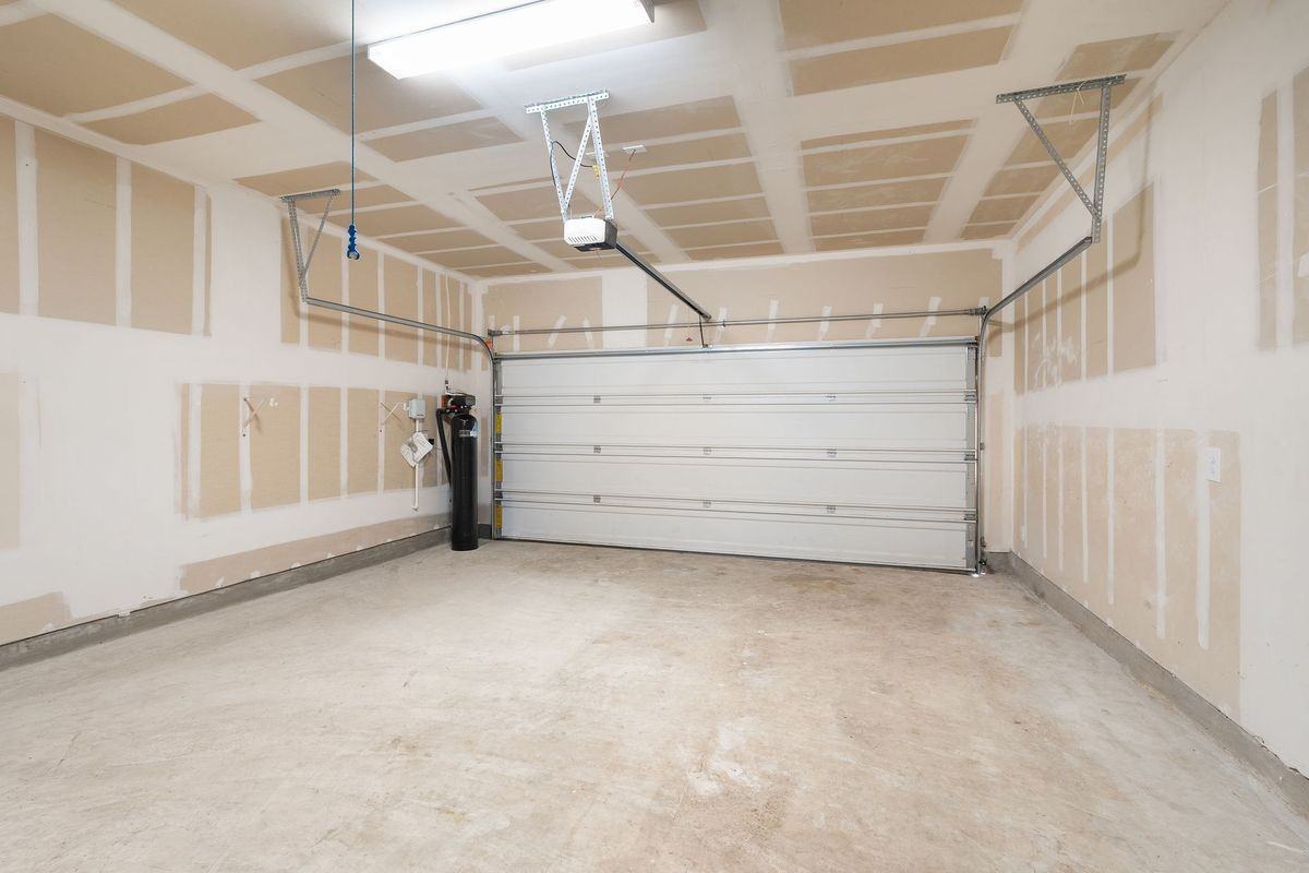 313 Mclintock Rd - Photo 4 of 49