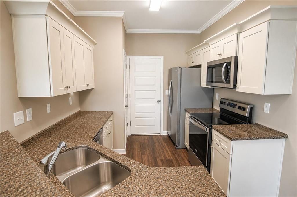 100 Squarewood Ln - Photo 3 of 17