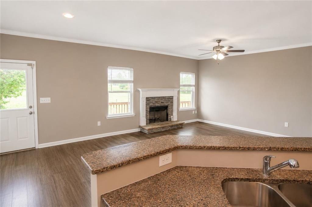 100 Squarewood Ln - Photo 4 of 17
