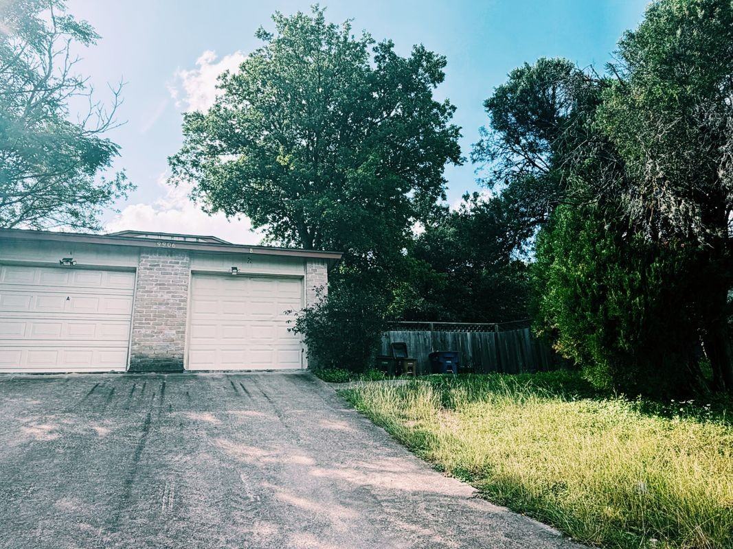 9906 Hundred Oaks Cir ##B - Photo 2 of 27