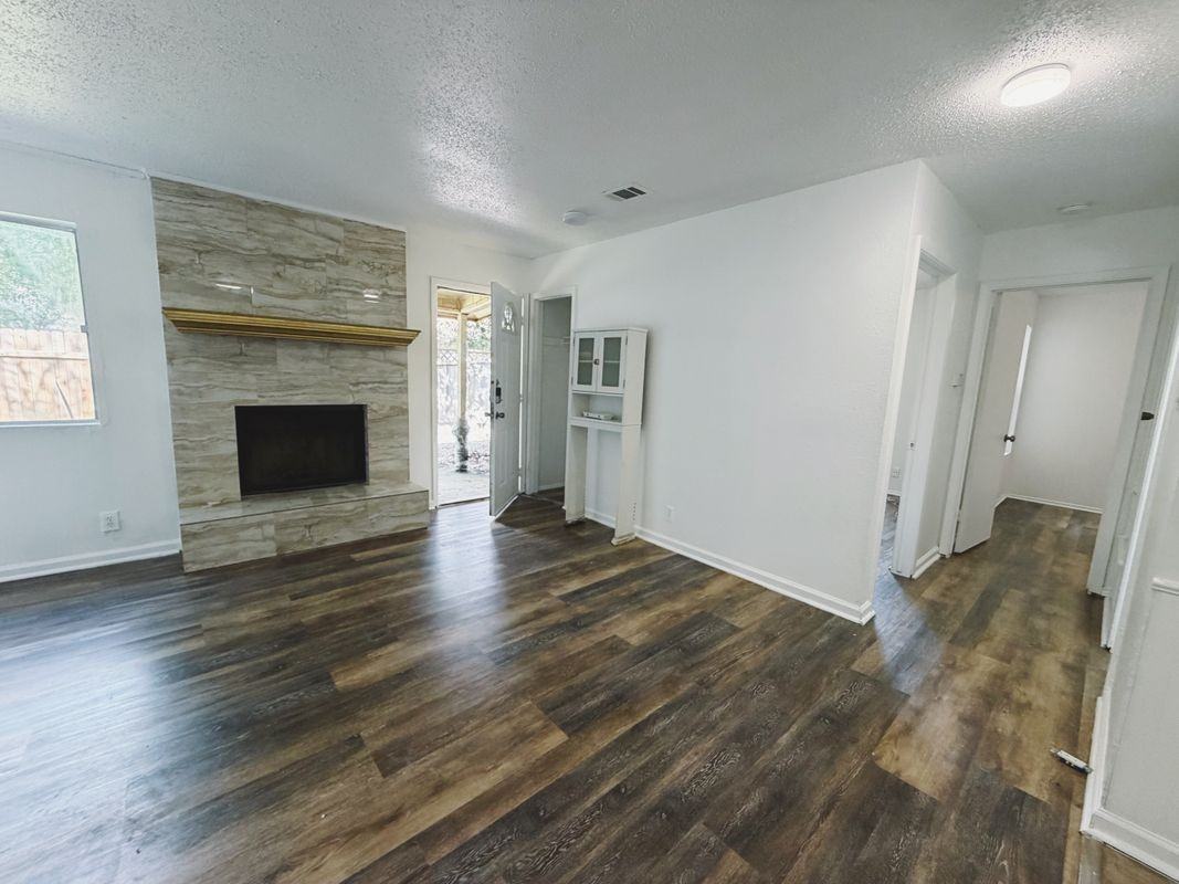 9906 Hundred Oaks Cir ##B - Photo 4 of 27