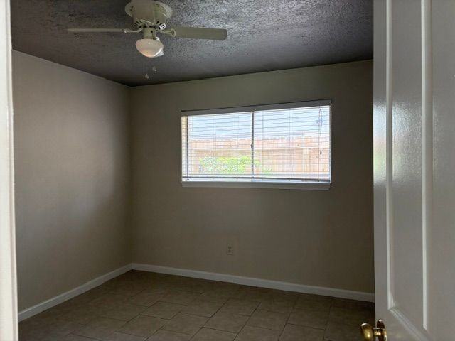 16030 Blackhawk Blvd - Photo 4 of 19