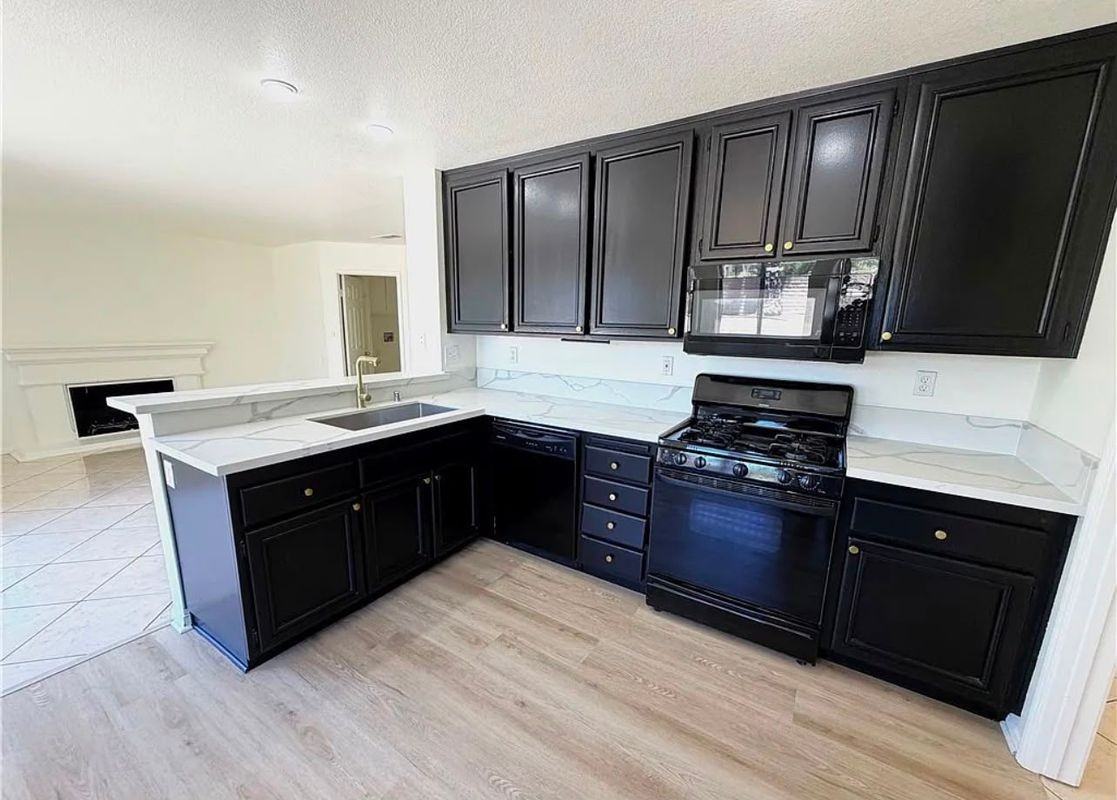 39843 Amberley Cir - Photo 4 of 24