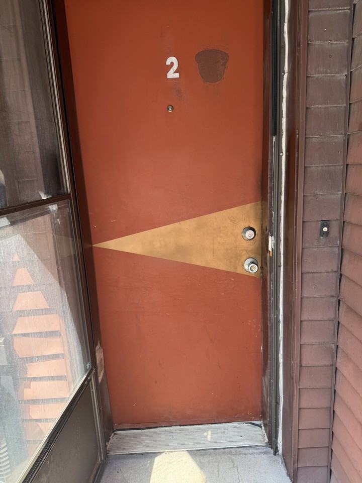318 Bronson Ave - Photo 2 of 7
