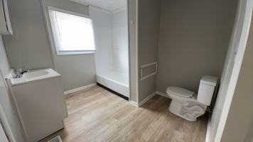 featured image of 1521 E Kirby Ave