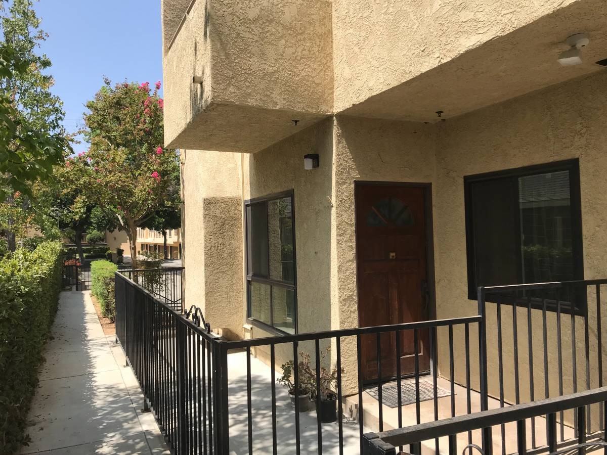 222 South Catalina Avenue - Photo 3 of 19