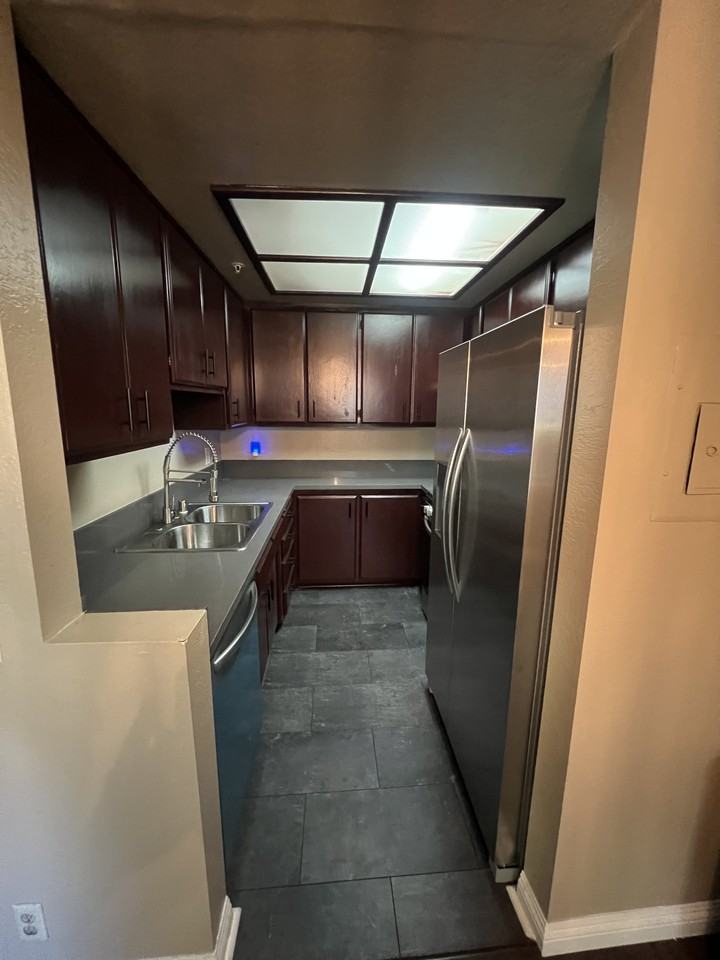 222 South Catalina Avenue - Photo 6 of 19