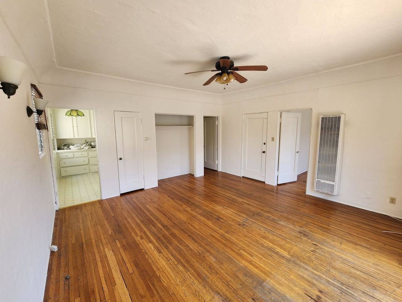 422 N. Hayworth Ave. - Photo 3 of 16
