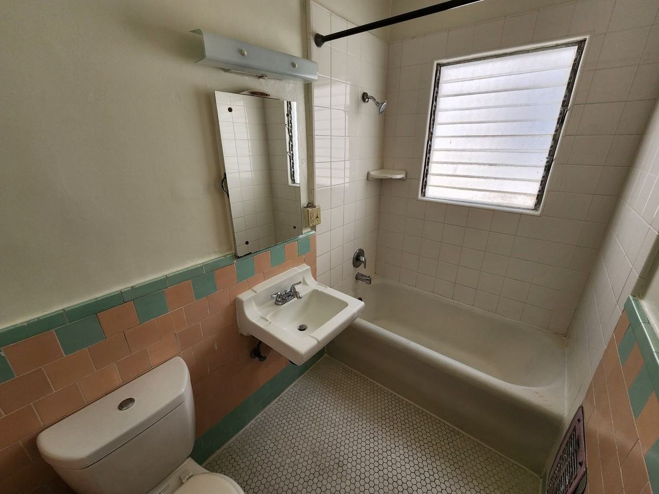 422 N. Hayworth Ave. - Photo 4 of 16