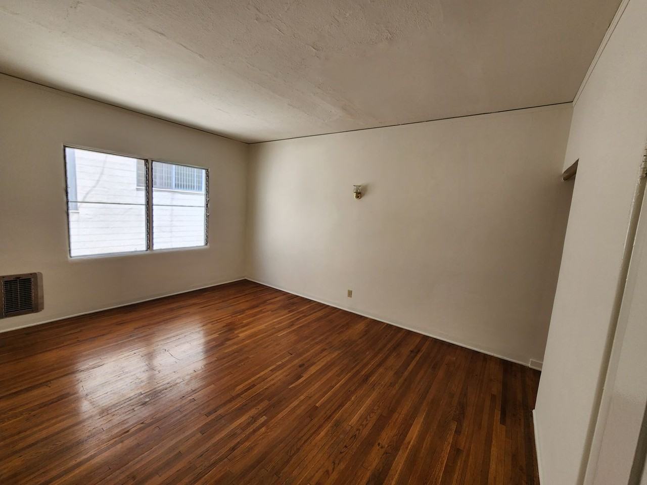 422 N. Hayworth Ave. - Photo 5 of 16