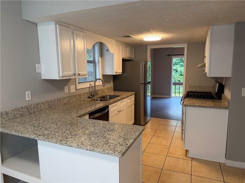 1020 Dassow Court - Photo 3 of 16