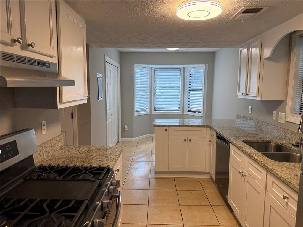 1020 Dassow Court - Photo 2 of 16