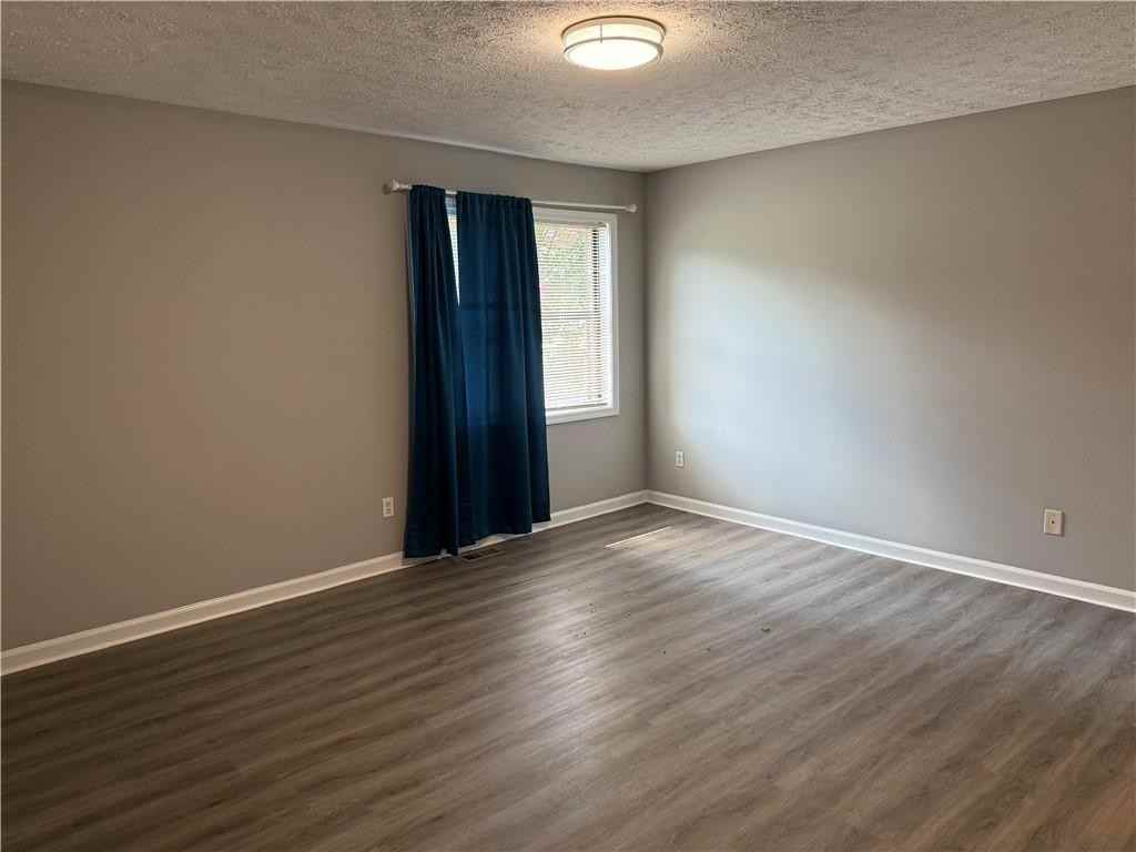 1020 Dassow Court - Photo 4 of 16