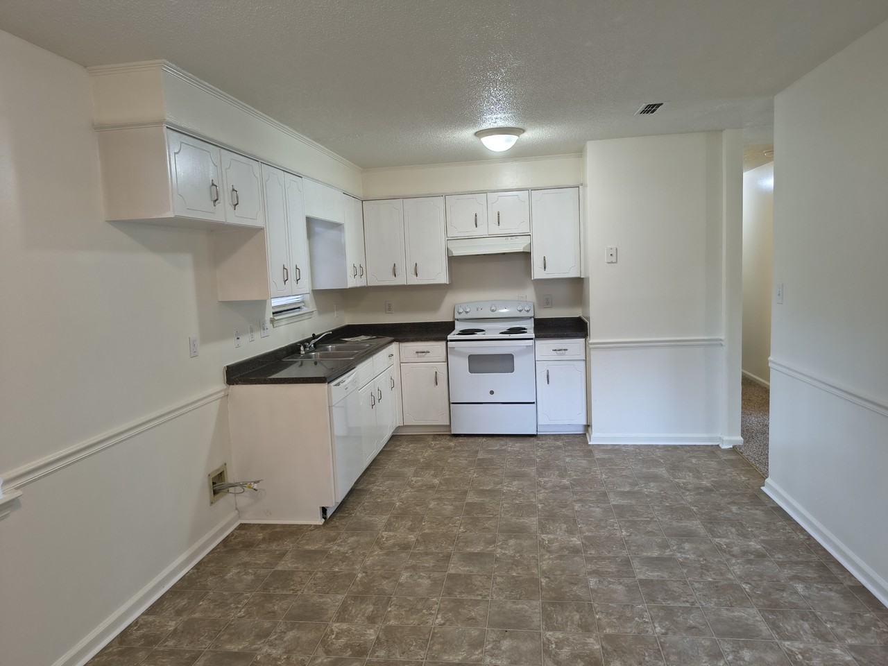 2304 Roundup Dr - Photo 4 of 15