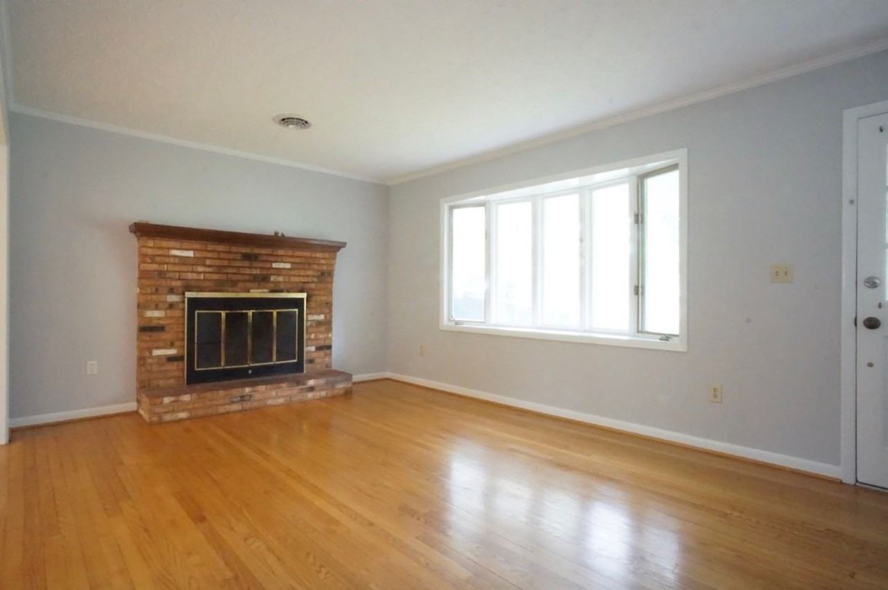 1105 Robin Rd - Photo 2 of 13