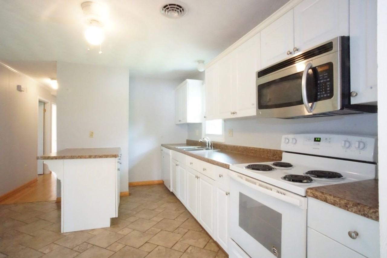 1105 Robin Rd - Photo 5 of 13