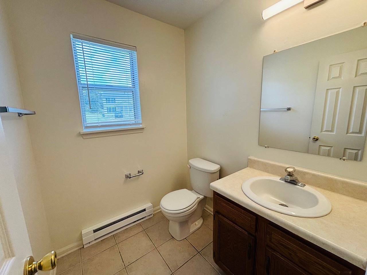 345 Wakeman Ct - Photo 5 of 18