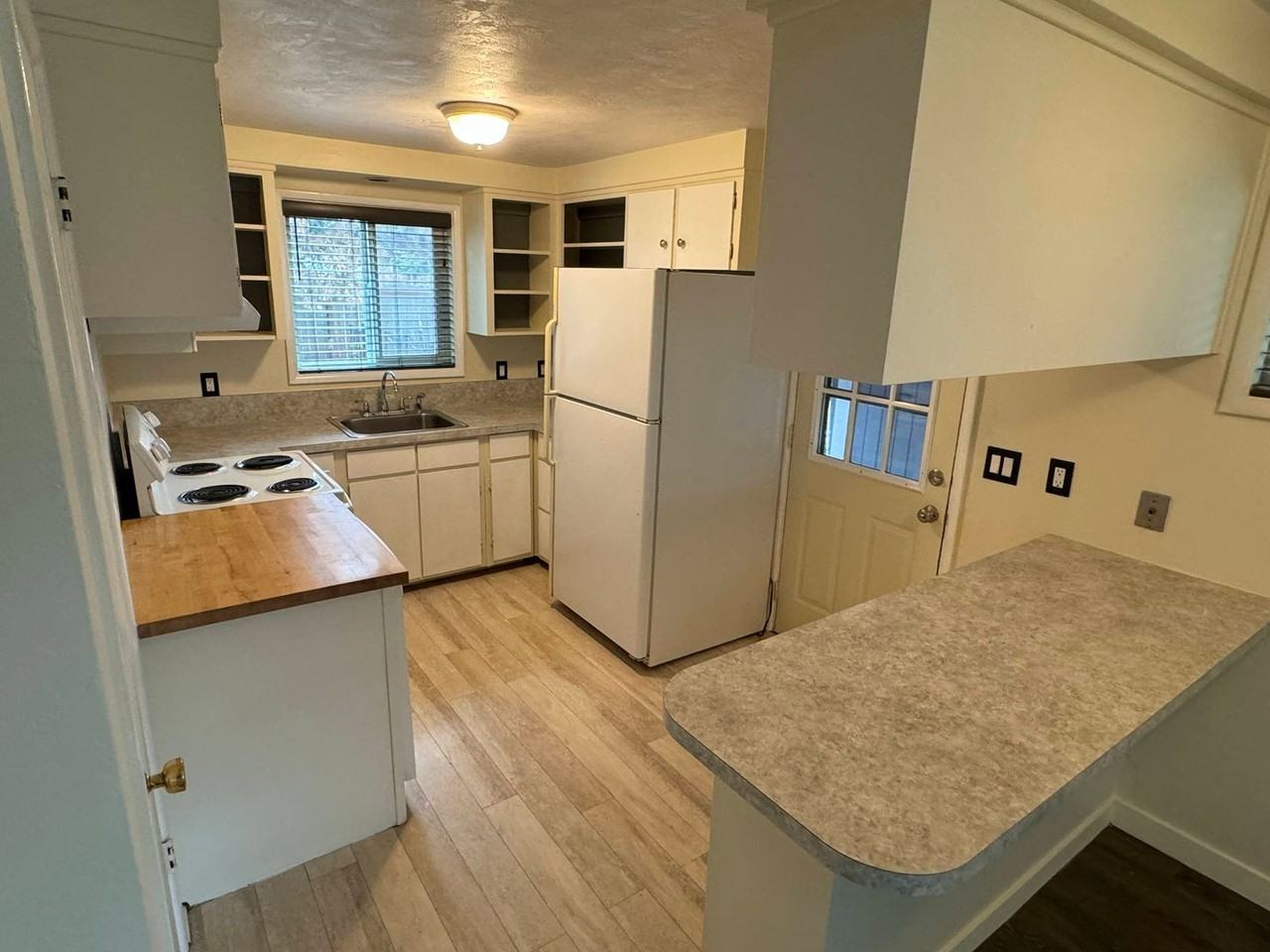 1582 Bogart Ln - Photo 5 of 18