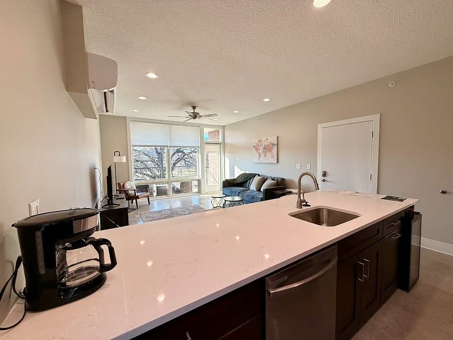 3933-3937 Kenwood Avenue - Photo 6 of 18