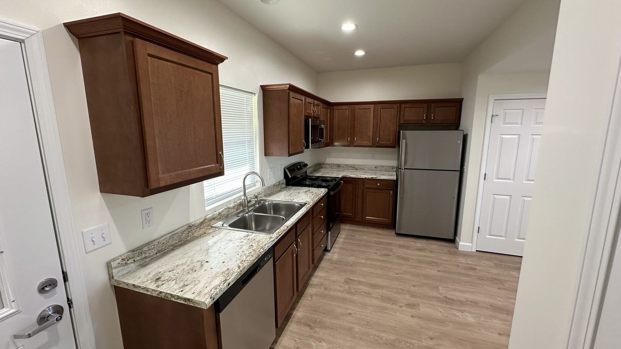 Fairlane Town Homes - Photo 4 of 10