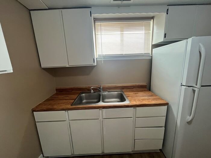 515 W Fern Dr #A - Photo 7 of 9