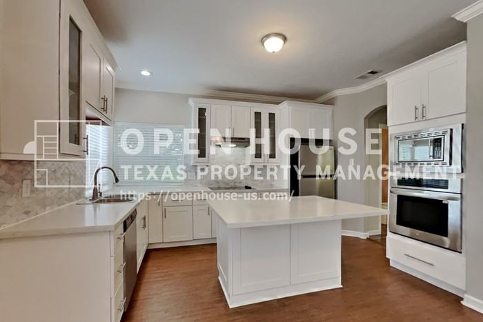 10051 Rio Bravo Rd - Photo 7 of 21