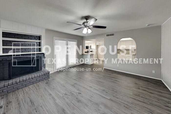 5901 Excalibur Dr - Photo 4 of 21