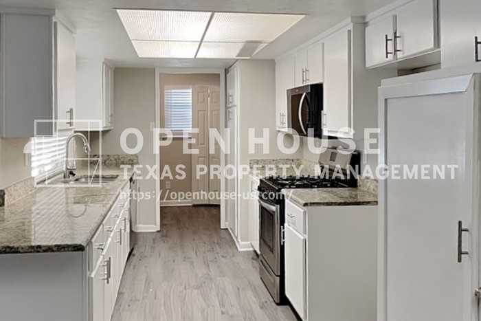 5901 Excalibur Dr - Photo 6 of 21
