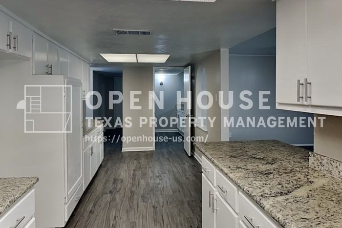 5901 Excalibur Dr - Photo 7 of 21