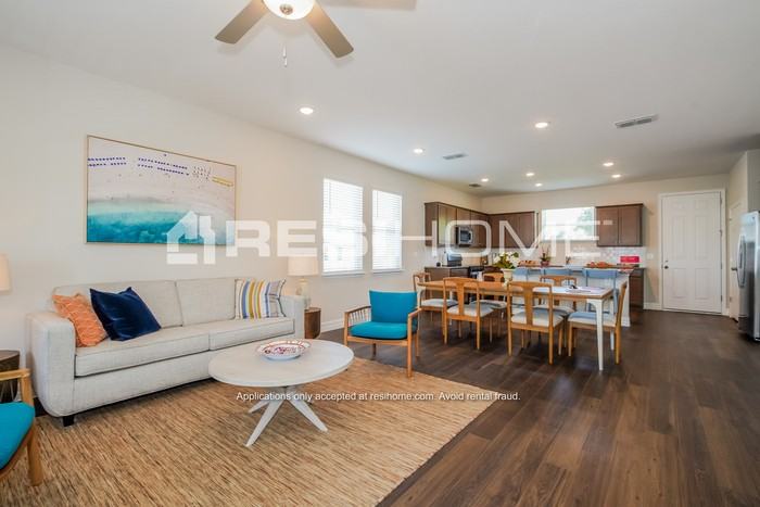 5027 Starwood Pl - Photo 5 of 20