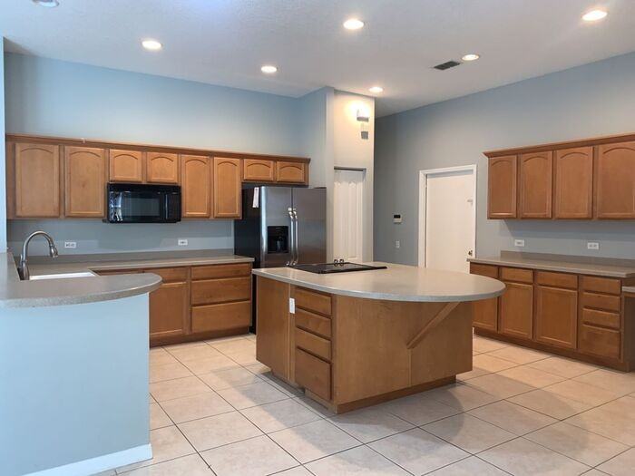 19226 Autumn Woods Ave - Photo 2 of 33