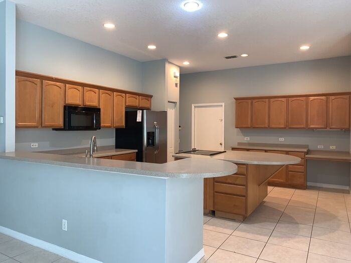 19226 Autumn Woods Ave - Photo 3 of 33