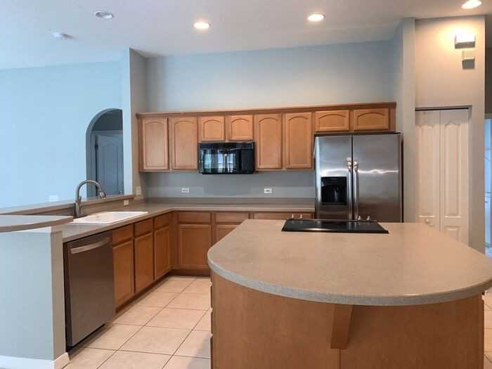 19226 Autumn Woods Ave - Photo 4 of 33