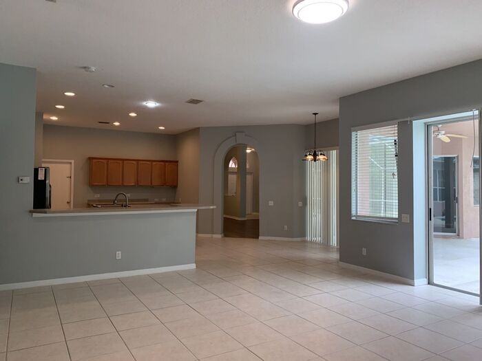 19226 Autumn Woods Ave - Photo 6 of 33