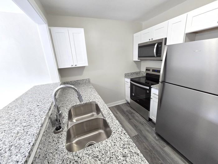 9600 11th Bay St #7 - Photo 3 of 12