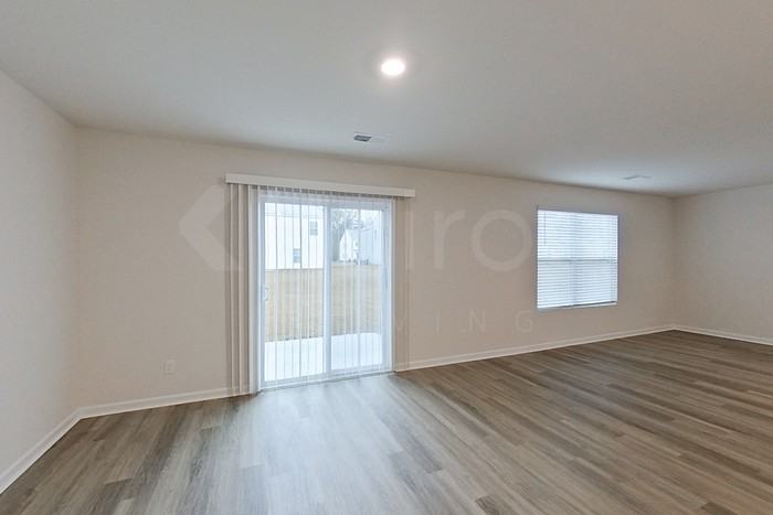 121 Overstreet Way - Photo 2 of 23