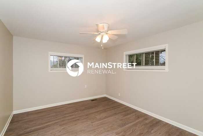 160 Joyce St - Photo 7 of 16
