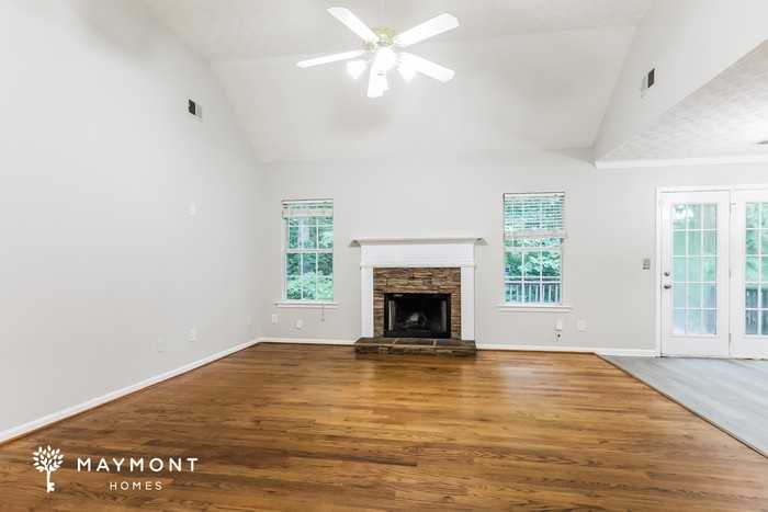 425 Misty Brook Ct - Photo 5 of 13