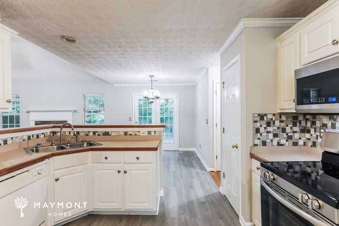 425 Misty Brook Ct - Photo 7 of 13